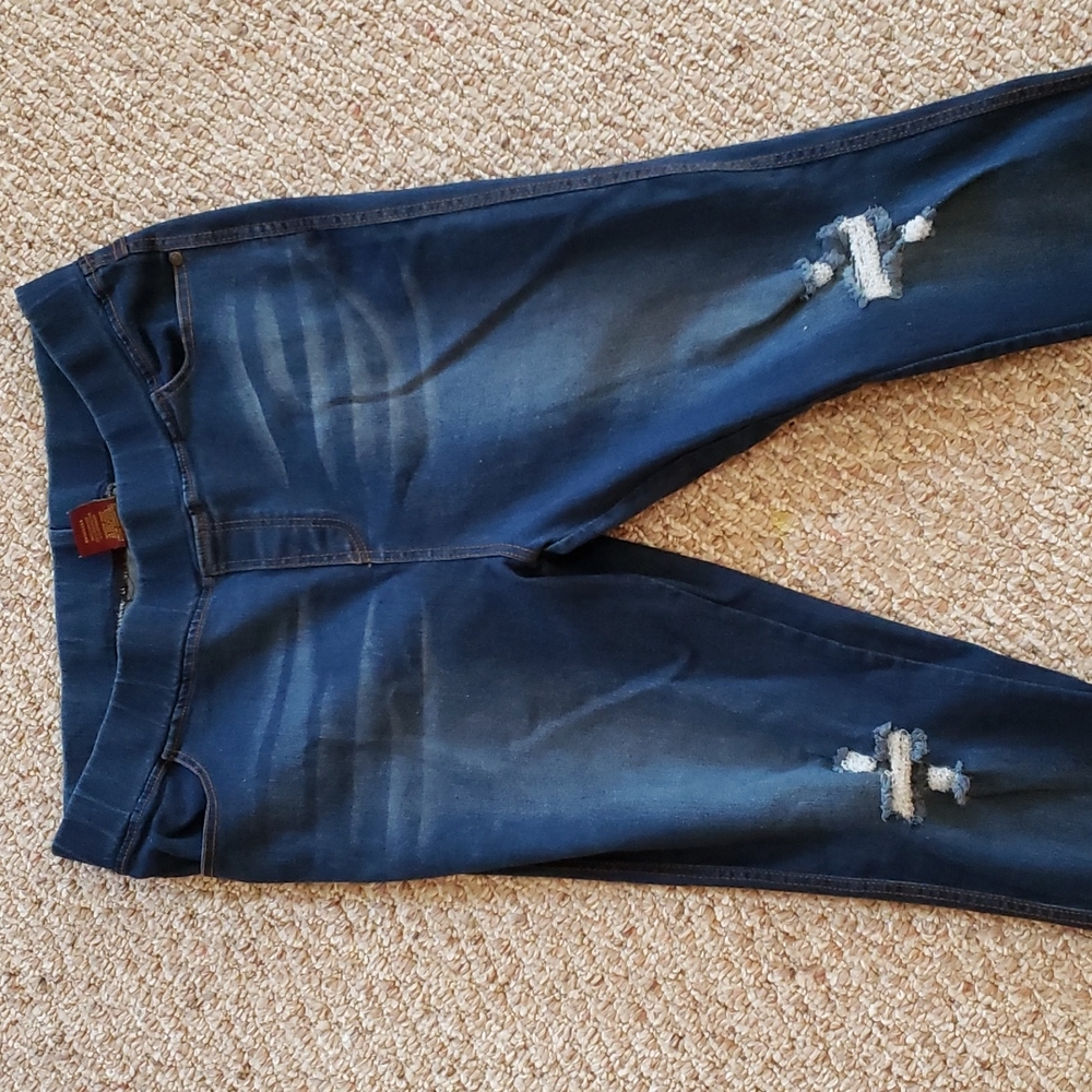Pull on distressed jegging - Picture 2 of 6